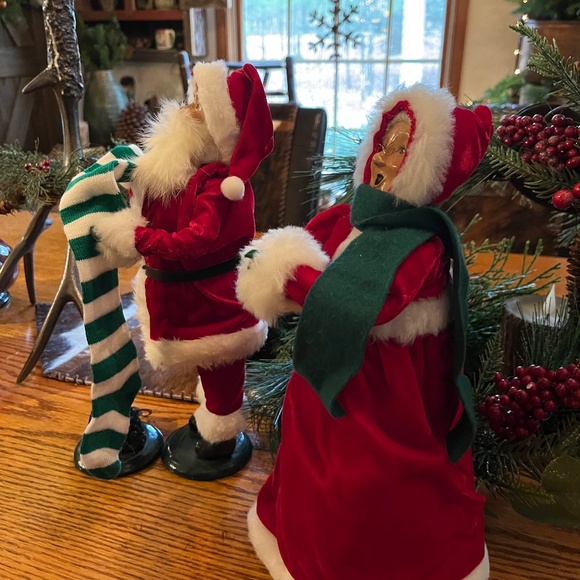 Santa with Stocking, Mrs Claus and Puppy with Skate - Picture 2 of 9